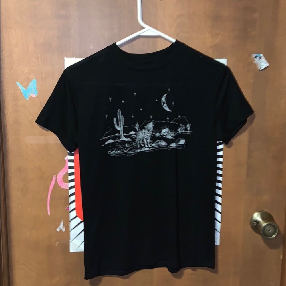 2/$10 Fifth Sun Desert Wolf shirt size small